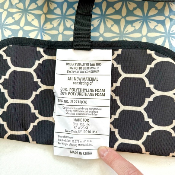 Skip Hop Pronto Baby Portable Changing Station & Diaper Changing Pad Clutch Onyx - Picture 6 of 16